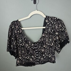 Disturbia Witchy Patterned Women's Crop Top